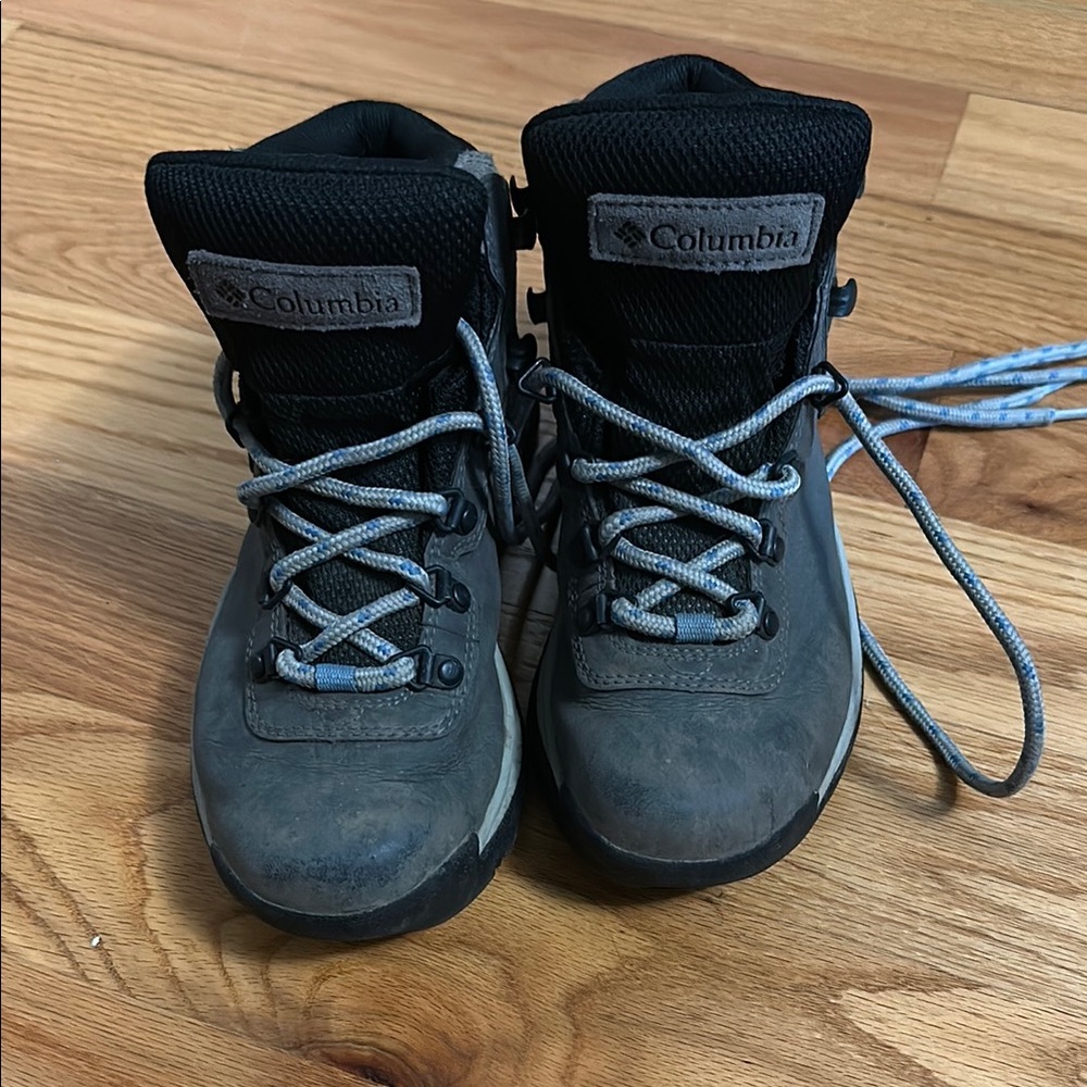 Columbia Women's Discontinued Newton Ridge Plus US 6